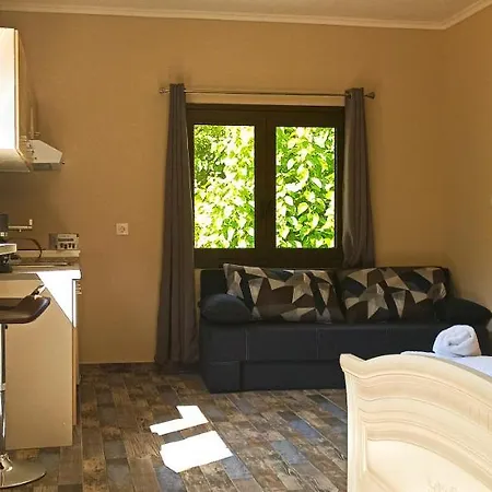 Oikia Apartment *